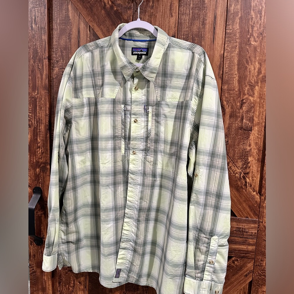 Lightweight Patagonia shirt EUC